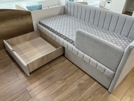 Мягкая кровать Слайт полоса угловая 190х80. Велюр Teddy 313 (серый)